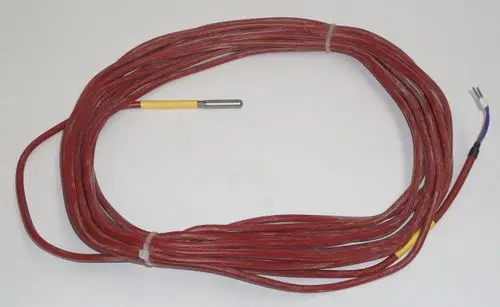 Roter Kabelstrang mit Temperaturfühler an einem Ende, geeignet für Anwendungen wie Heizungs- oder Kühlsysteme, z.B. von Daikin.